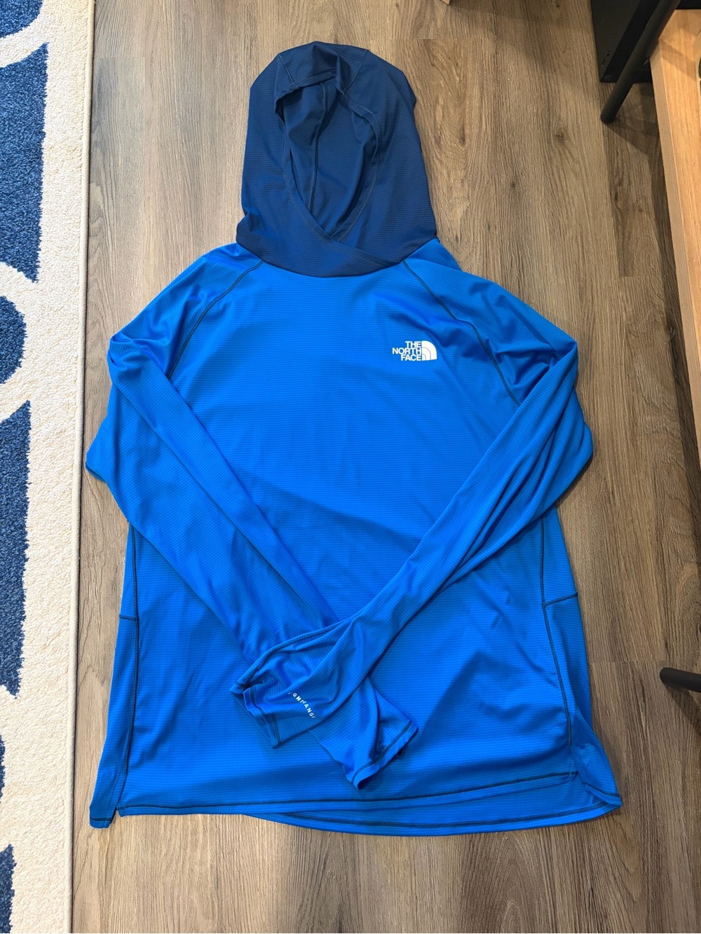 The North Face Men’s Blue Hooded Sunriser Shirt